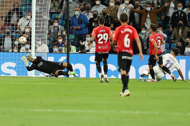 伊朗女足悄悄发出求救手势？