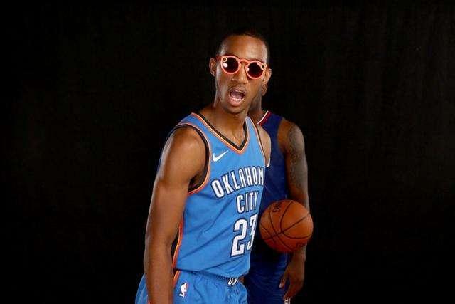 埃迪25+12灰熊再负篮网 小萨绝杀国王险胜热火