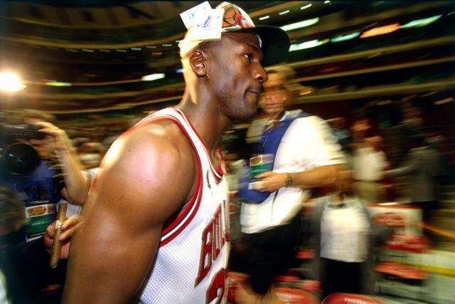 沈萍、颜鹏任三亚亚沙会开幕式中国体育代表团旗手